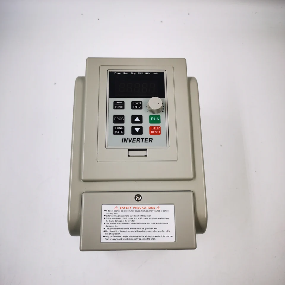 Vodný čerpadlo ventilátora regulátor rýchlosti motora Frekvenčného konvertora jednofázového vstupu a trojfázového výstupu 1,5 kW/2,2 kW/4KW 220V LYL