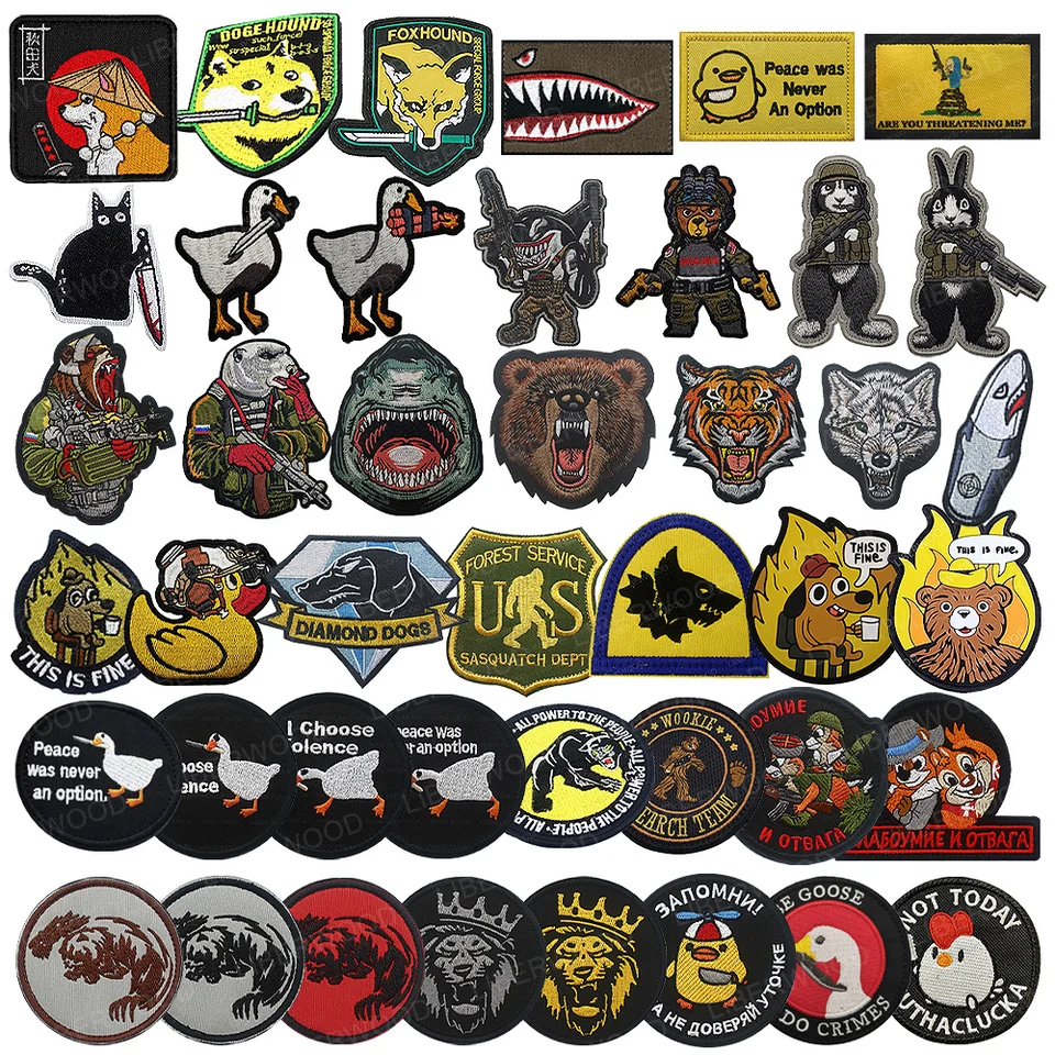 Vtipné taktické zvieratá Bear Tiger Wolf Shark Duck Cat Goose Dog Bunny Bigfoot Guns Knifes vojenský záplat vyšívaný odznak