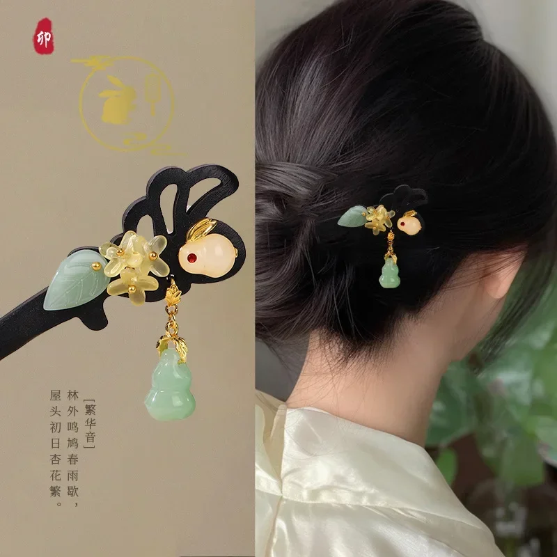 Vynikajúci nefritový králik drevené vlasové tyčinky Vintage temperament Tassel Hairpin Doplnky pre ženy Darčeky šperkov