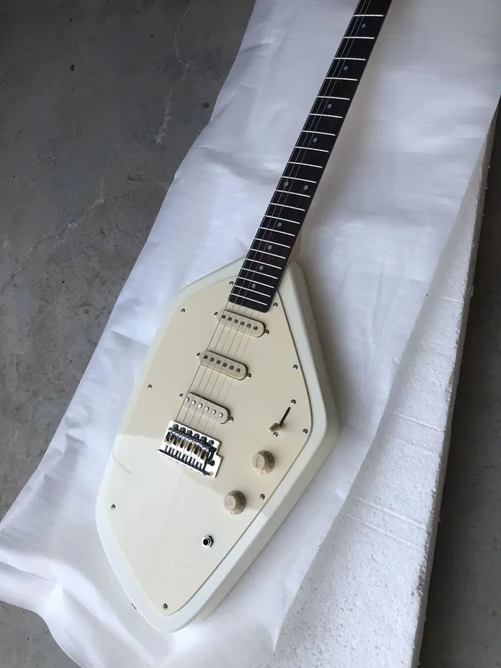 Vysoko kvalitná 6 struná nepravidelná elektrická gitara ， elektrická gitara v štýle ST