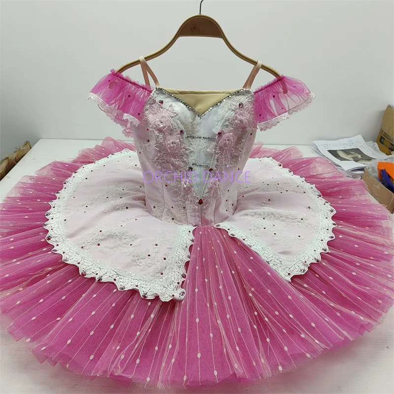 Vysoko kvalitné 12 vrstiev vlastnej veľkosti víla bábiky Performance