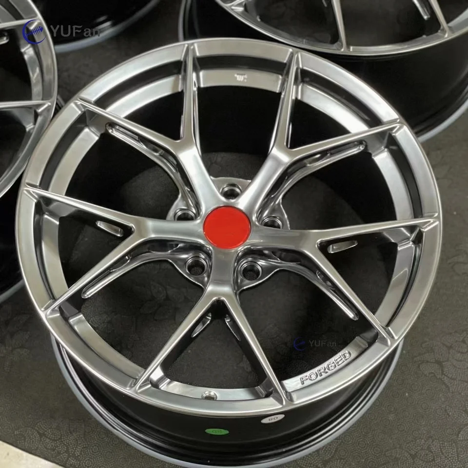 Vysoko kvalitné 19 -palcové fľašové kolesá Casting Wheels Lightweight Performance Racing Zliatinové ráfiky Pneumatiky pre osobné autá Pneumatiky