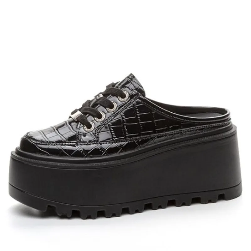 Vysoko kvalitné 8 cm 2024 Patent Originálne kožené dámske sandále Sandals topánky High Brand Fashion Platform klinové byty letné šnurovanie