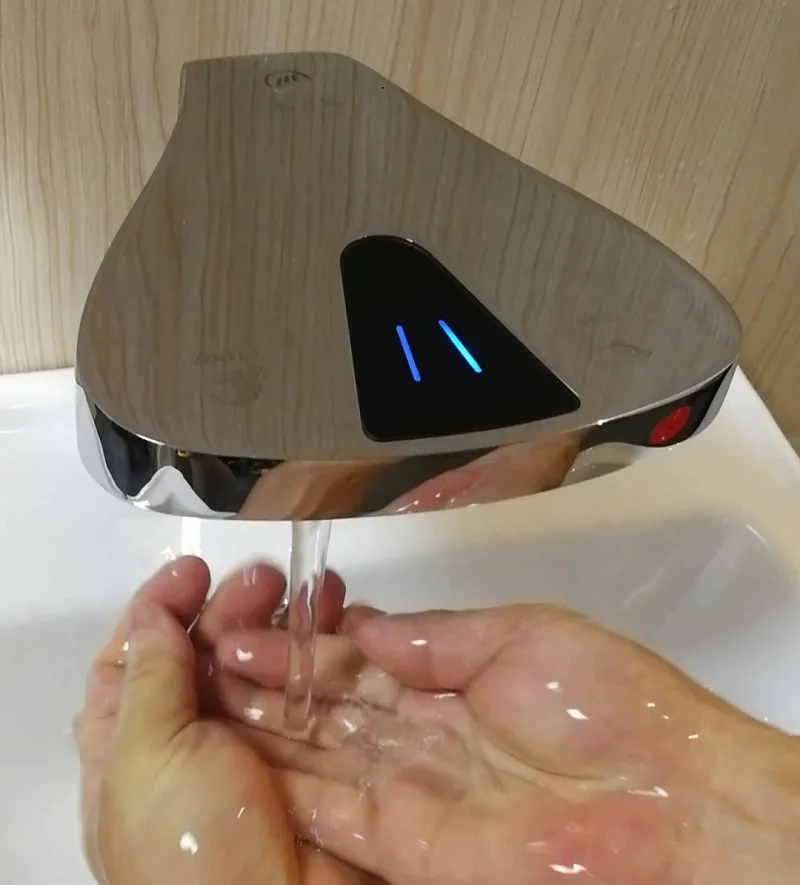 Vysoko kvalitný 59# mosadz Chrome Plating Smart Sensor Faucet Automatický senzor mydla Dávkovač dva v jednom senzorovom žeriave