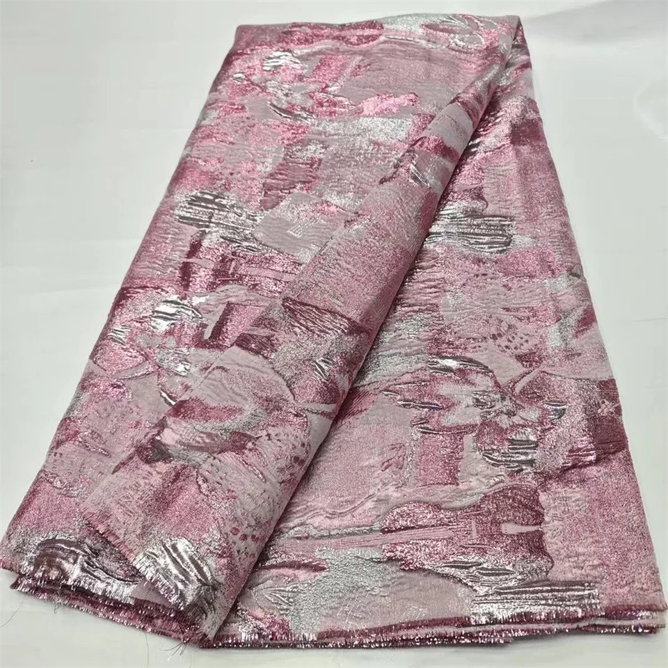 Vysoko kvalitný africký brocade Jacquard Tkanina kvetinový damask materiál