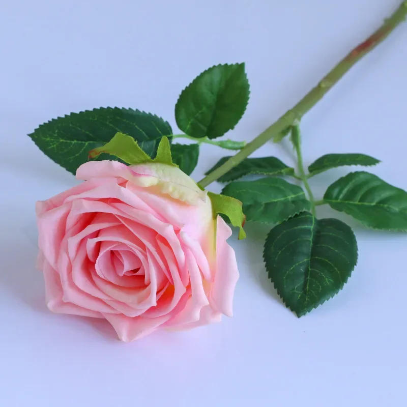 Vysokokvalitné ručné pocity zvlhčujúce ružové kvetiny Svadobné domáce dekorácie Real Touch Roses Umelecké kvety