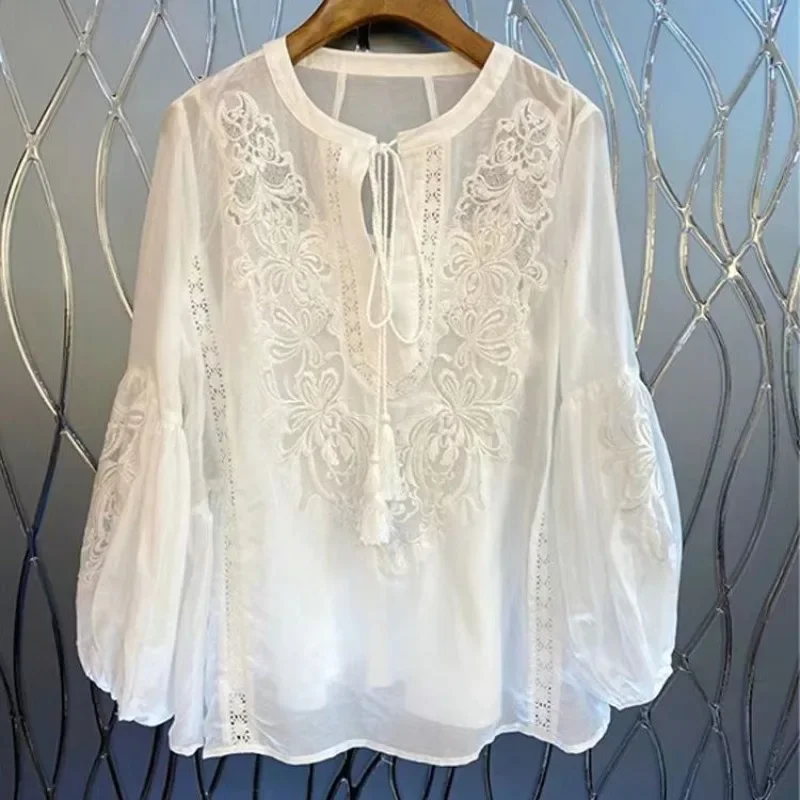 Vyšívané jarné jesenné košele tenké dámske košele voľné biele elegantné Blusas feminina Kórejská módna vinobranie blúzky e3374