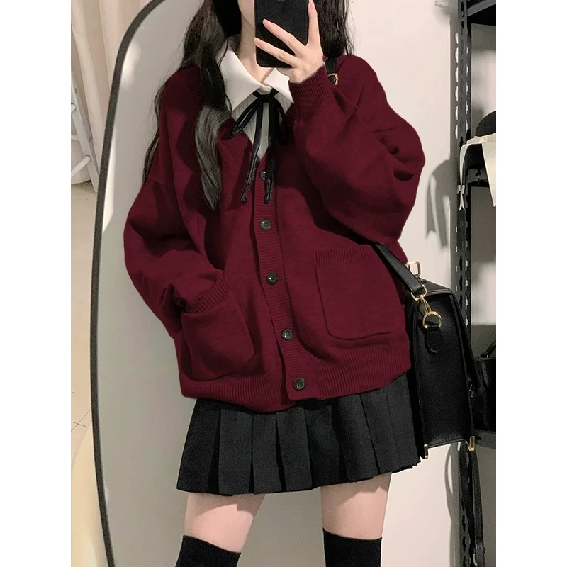 Víno červené pletené sveter Soft Soft Autumn a Winter 2023 Nový výbušný kabát a sukňa Preppy Suit Dva kusové súpravy Dámske Outtifits