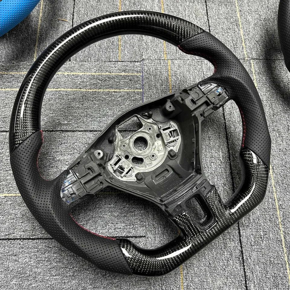 Výmena skutočného volantu z uhlíkových vlákien s kožou pre VW Volkswagen Tiguan Passat B7 Passat CC Touran Jetta MK6