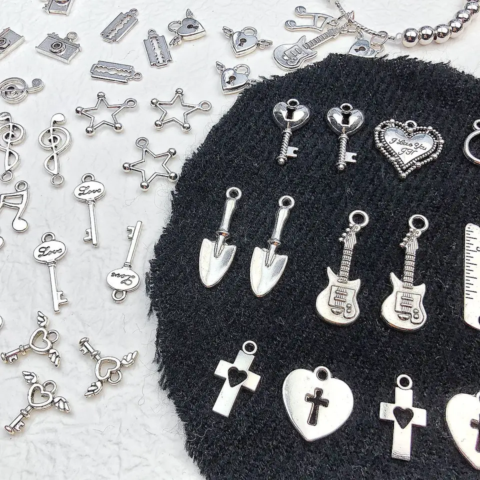 Y2K zliatina DIY ručný materiál prívesok Prívesok Prívesok Náramky Náramky Náramky Srdce v tvare krížových poznámok módne šperky darček