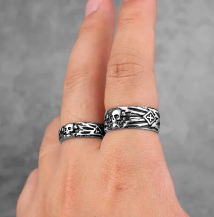 Z nehrdzavejúcej ocele Rings Domineering Skull Devil Punk Gothic hiphop Simple pre motorkár muž muž chlapca Šperky kreativita darček
