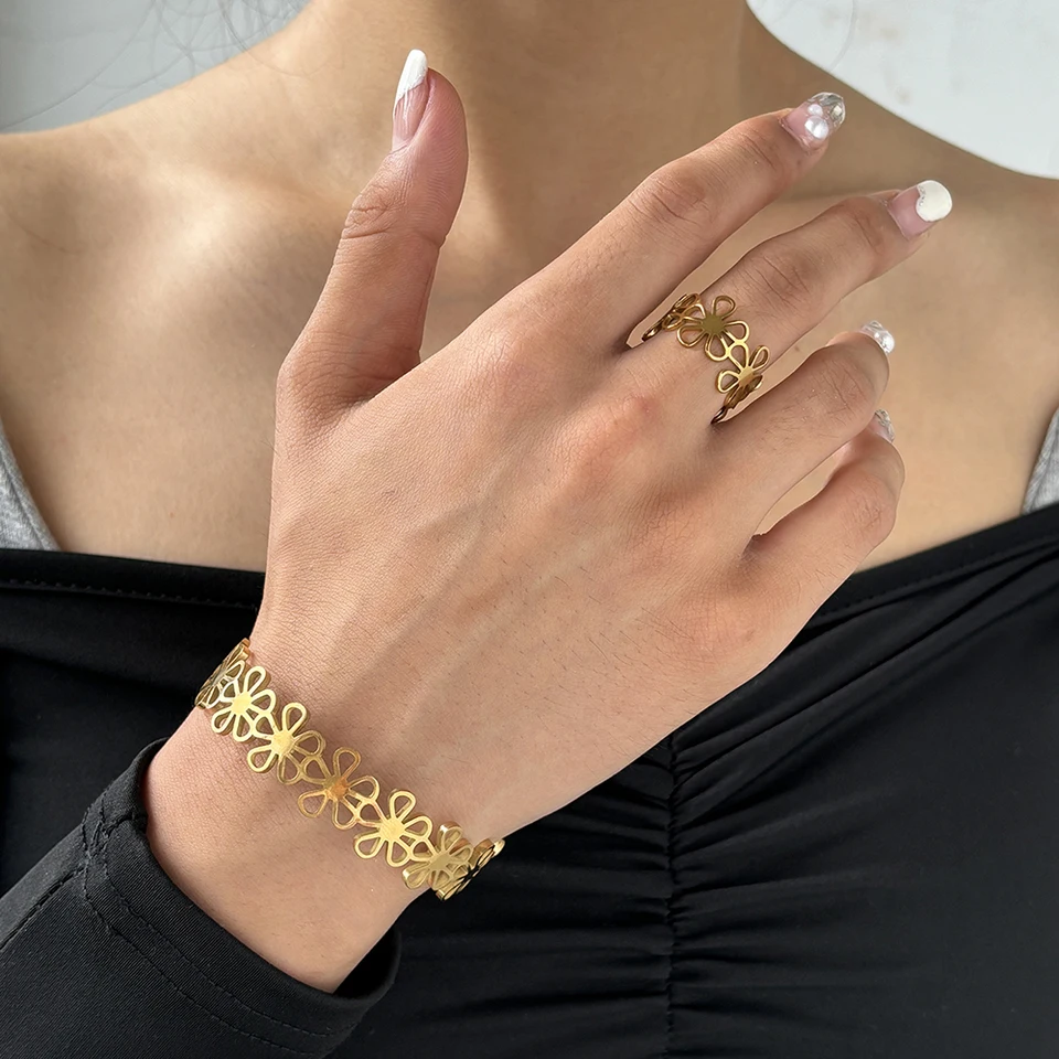 Z nehrdzavejúcej ocele Rings Rings Nastavte duté kvety neobvyklý retro náramok prsteň pre ženy, ktoré nie sú klenoty, nekvalitný vysokokvalitný darček nový darček