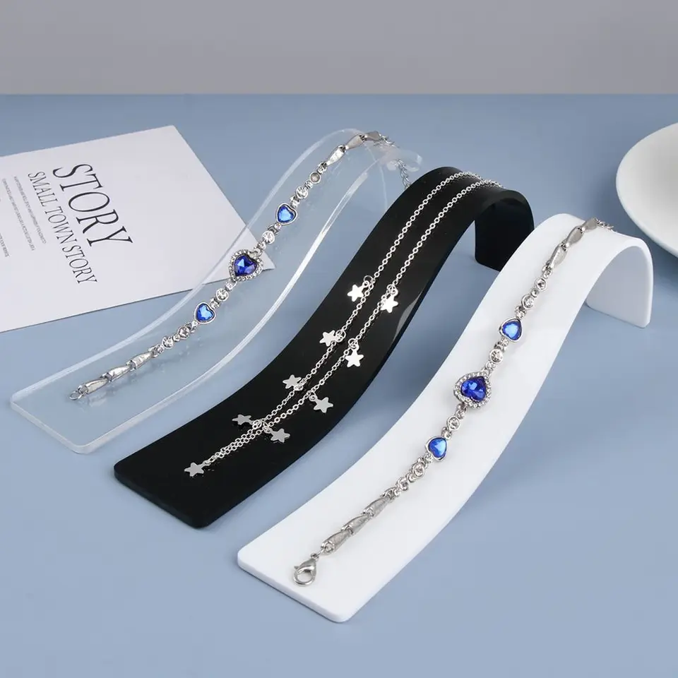 Zakrivený tvar prenosný výstavný puzdro vystavovateľ stolných skladovacích hodiniek Displej Jewelry Stojan náramkový držiak náhrdelník Organizátor