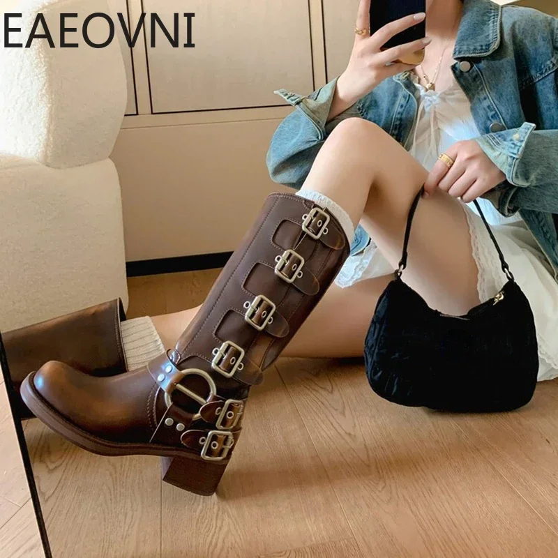Zimná nová žena Cyklistické topánky módne pás Buckle Dámske topánky Dlhé topánky elegantné štvorcové päty dámske rytierske bootties