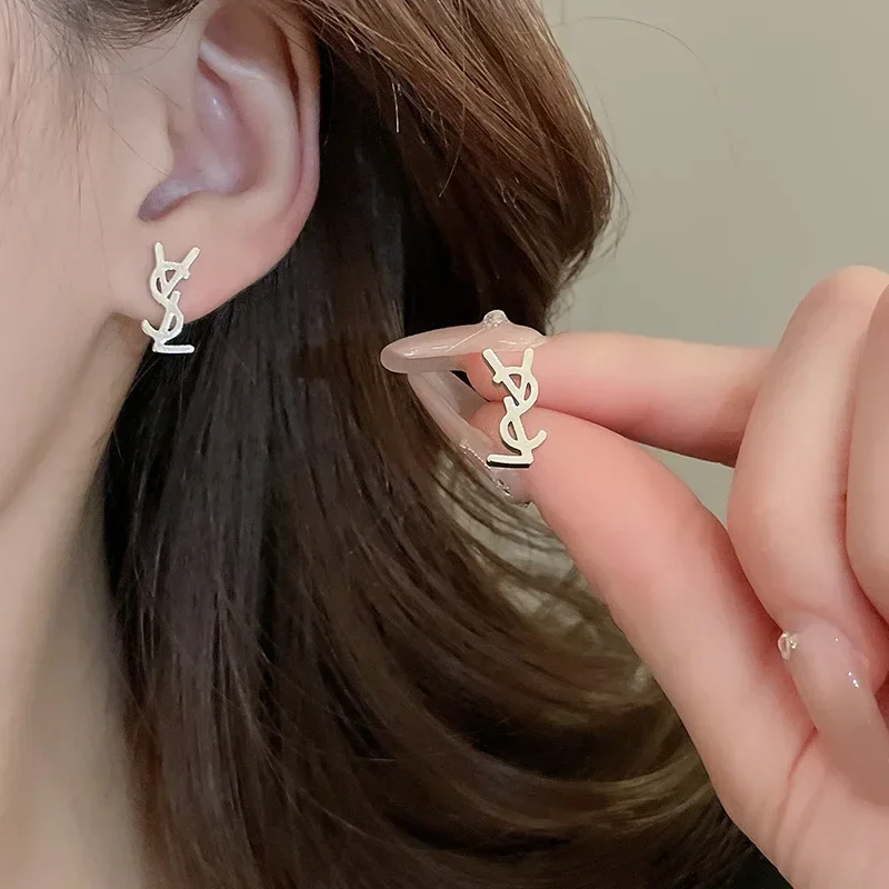 Zlatá farba matná textúra kov retro luxusné náušnice značky pre ženy dievčenské módne párty Trend Party Jewelry Gifts náušnice 2024
