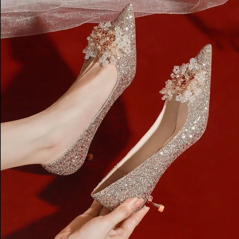 Zlaté svadobné topánky Svadobné svadobné topánky družičky krištáľové topánky celebrity Stiletto dámske topánky vysoké podpätky topánky pre ženy