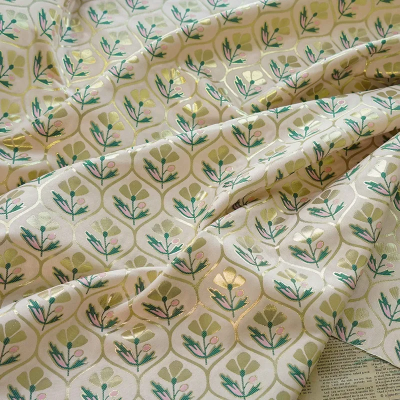 Zlatý hodváb Clover Jacquard Tabard Palace Style Dress Hats topánky vrecko dekoratívna šijacia tkanina