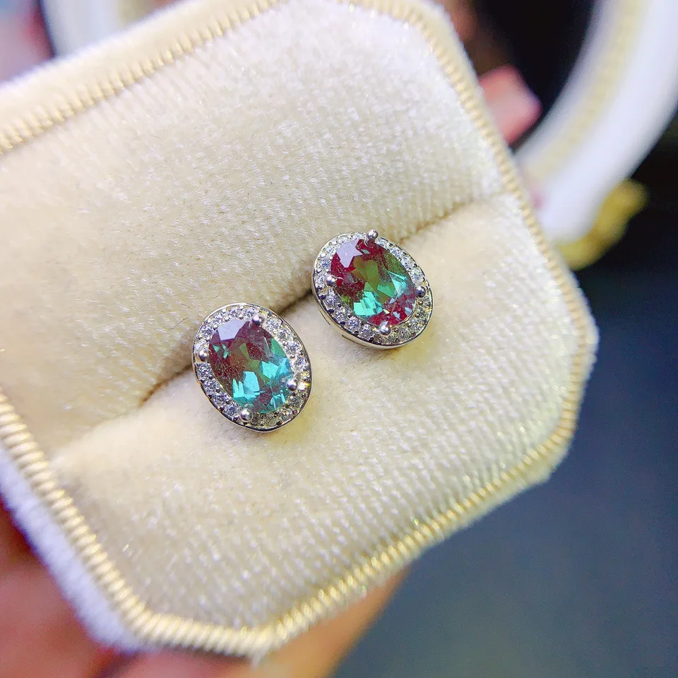 Zmena farby Alexandrite Stud náušnice S925 Sterling Silver Material Light Lixury podľa najnovších klasických náušníc pre ženy