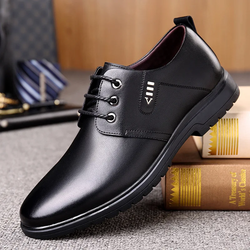 Značka dizajnér muži kožené topánky Lace Up Oxfords šaty topánky pre mužov Svadobná strana Business business leasy topánky Men pracovné zapatos