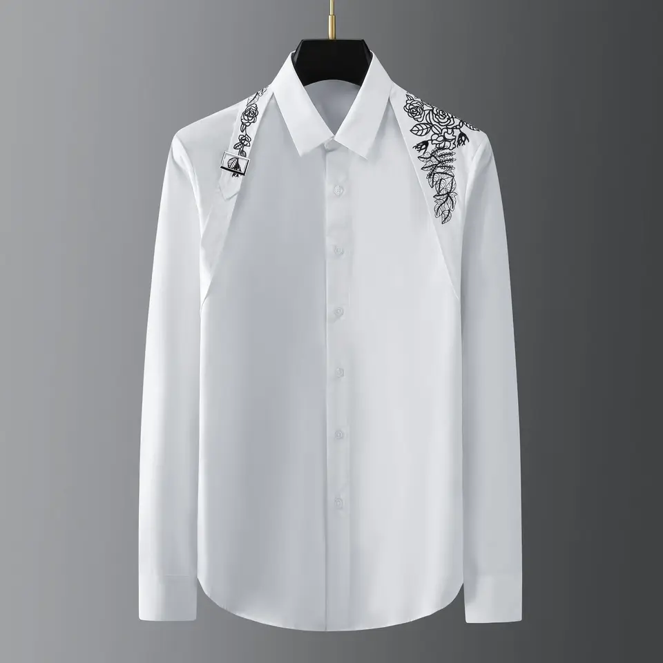 Značka luxusná muži košele Kovová spona Ribbbon nad ramenným košeľou Men Men s dlhým rukávom Slim Fit Tasce Banket Party Blúzka
