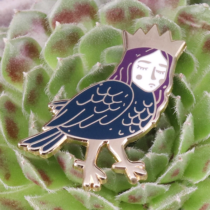 Zviera a príbehy zlatá korunka Half Human Half Bird Mytology Pin Pin Alkonost harpy odznak Ženy Bath Bag Fashion príslušenstvo