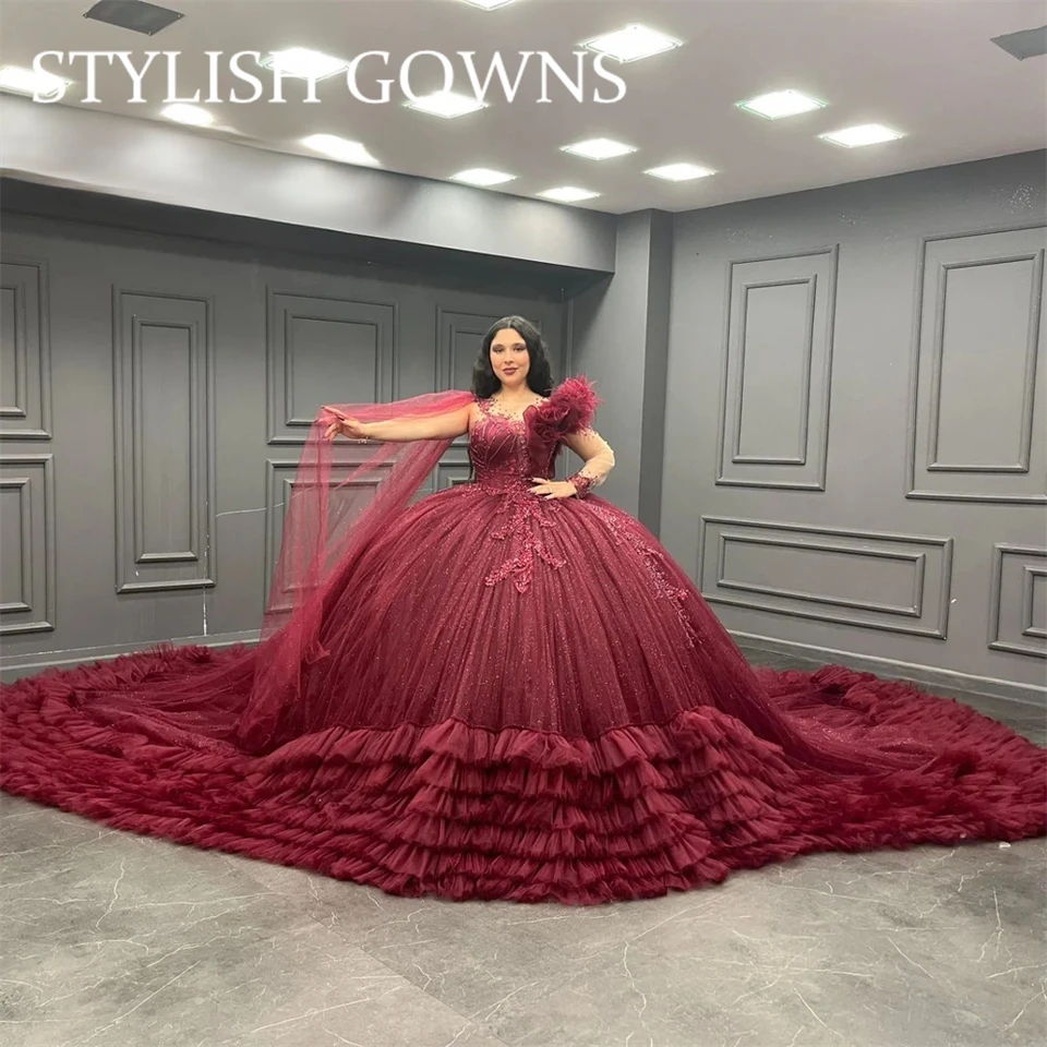 Červené v krku korálkové aplikácie quinceanera šaty odstupňované voláčkami narodeninové oslavy šaty na rukávové šaty piene sladké 15 prispôsobené