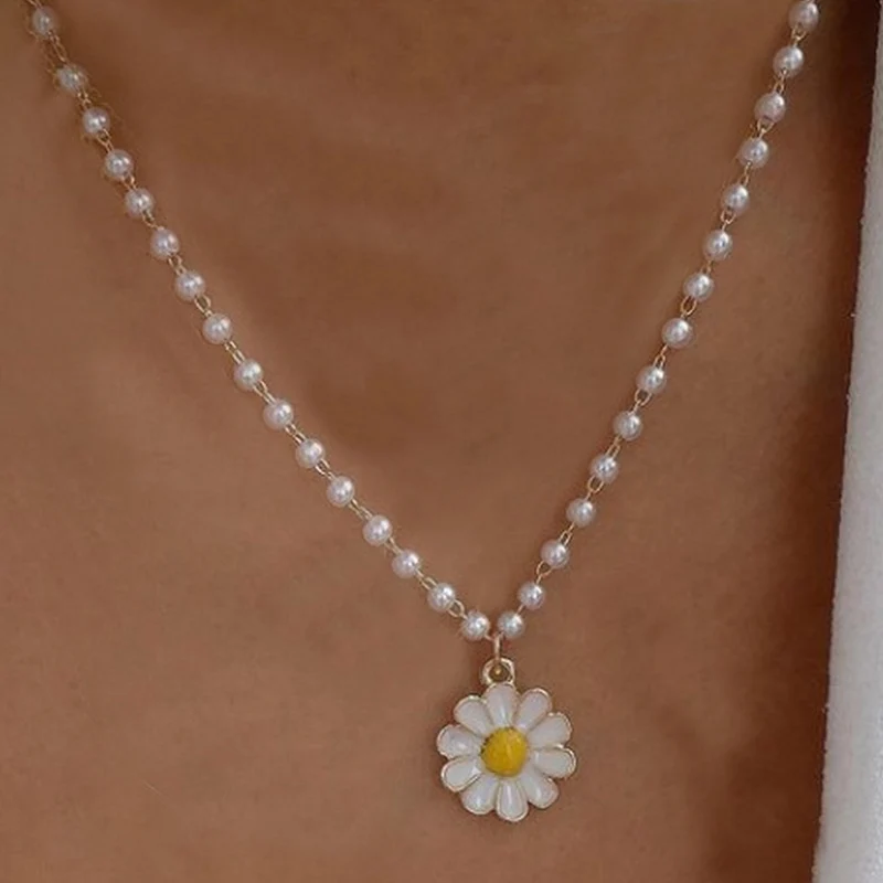 Česká perla Daisy prívesok pre ženy pre ženy šperky nový trend roztomilý motýľový kvet perál retiazka Darček