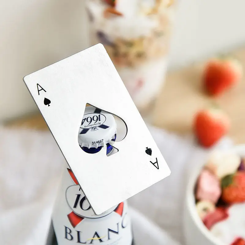 Čierna pokerová karta otvárač fľaše na pivo Prispôsobené personalizované nerezové oceľové kreditné karty otvárač otvárač