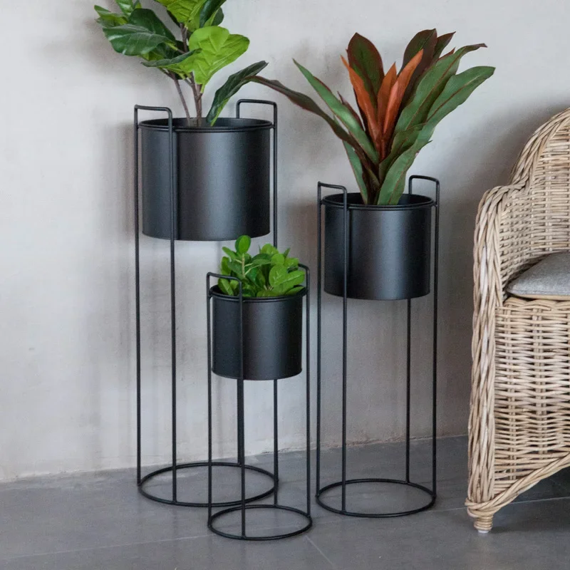 Čierny železný držiak kvetiny držiak obývacia izba podlaha stojatá rastlina stojan zelený brečlenný črepliek Displej Polovňa DECORA DECORA INDORODRA