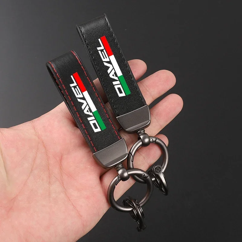 Špičkové kožené motocykle Keychain Keychain podkovy spony šperkov pre Ducati Diavel 1200 príslušenstvo