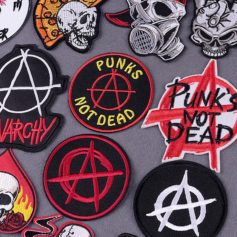 Železo na záplate Punk's Not Dead vyšívané záplaty na odevoch pruhov Diy Punk veci Patches pre oblečenie lebkových odznakov