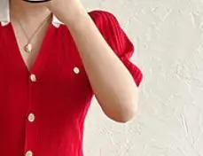 Žena červená v krku šaty kovový gombíkový list pletená dutina out elegantné párty módne šaty pre ženy