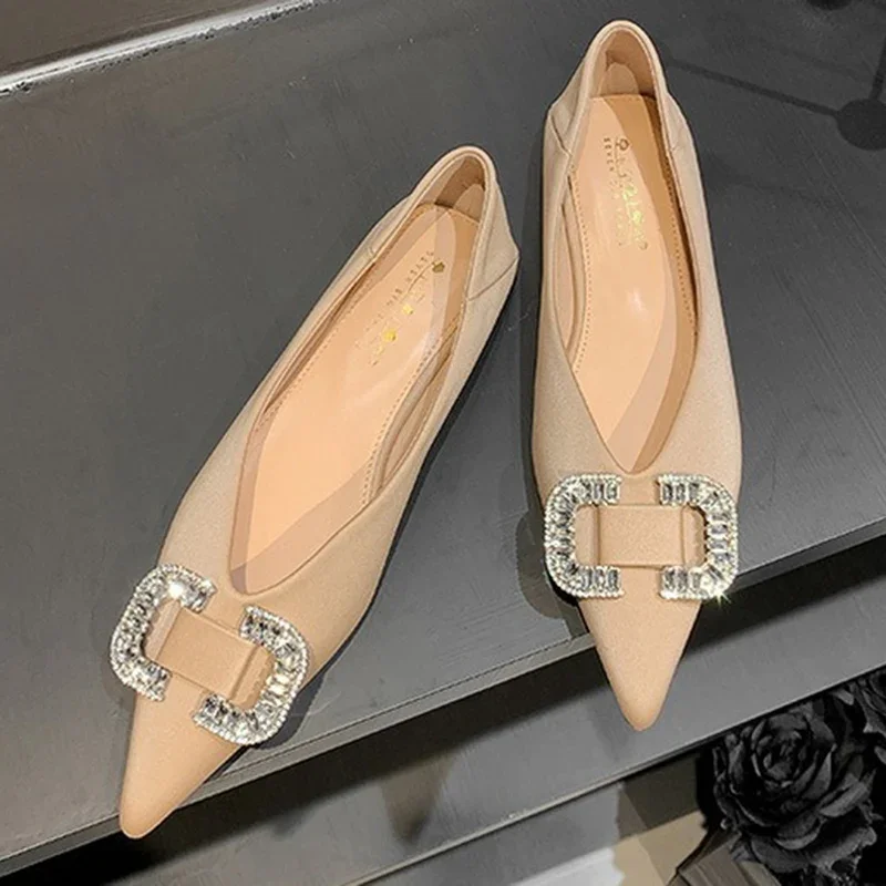 Ženy 1 cm nízke podpätky Elegantné plesové byty Lady Sexy špicaté špicaté nočné kluby Low podpätky Žena iskrivé bling kamienok valentínske topánky