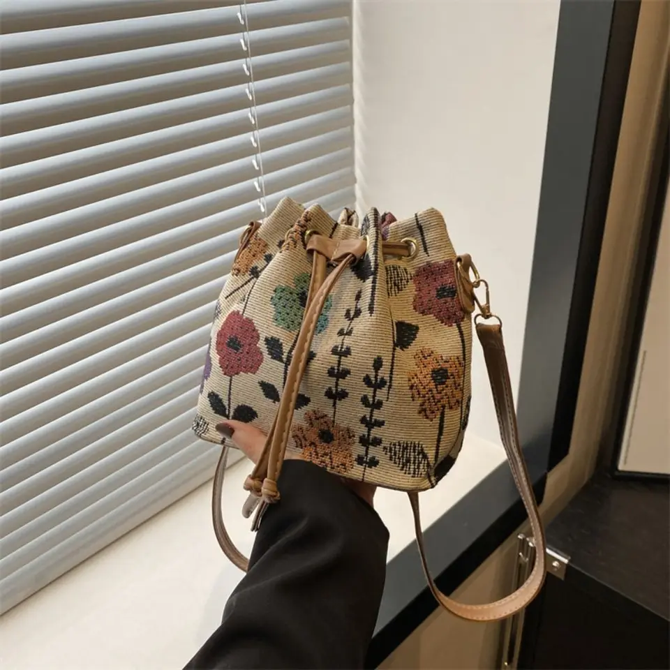 Ženy bielizne Crossbody Bag Fashin Woven Bucket Bag Veľké dámy kabelky Satchel etnický štýl tašky Messenger taška