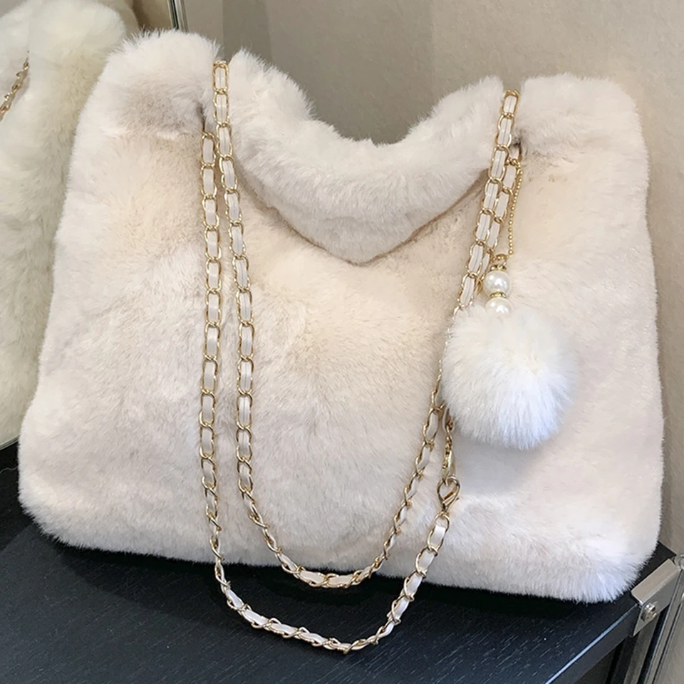 Ženy Fluffy Crossbody Bag Soft Plush Satchel Bag Faux kožušina s príveskom veľká kapacita ženská módna cestovná taška