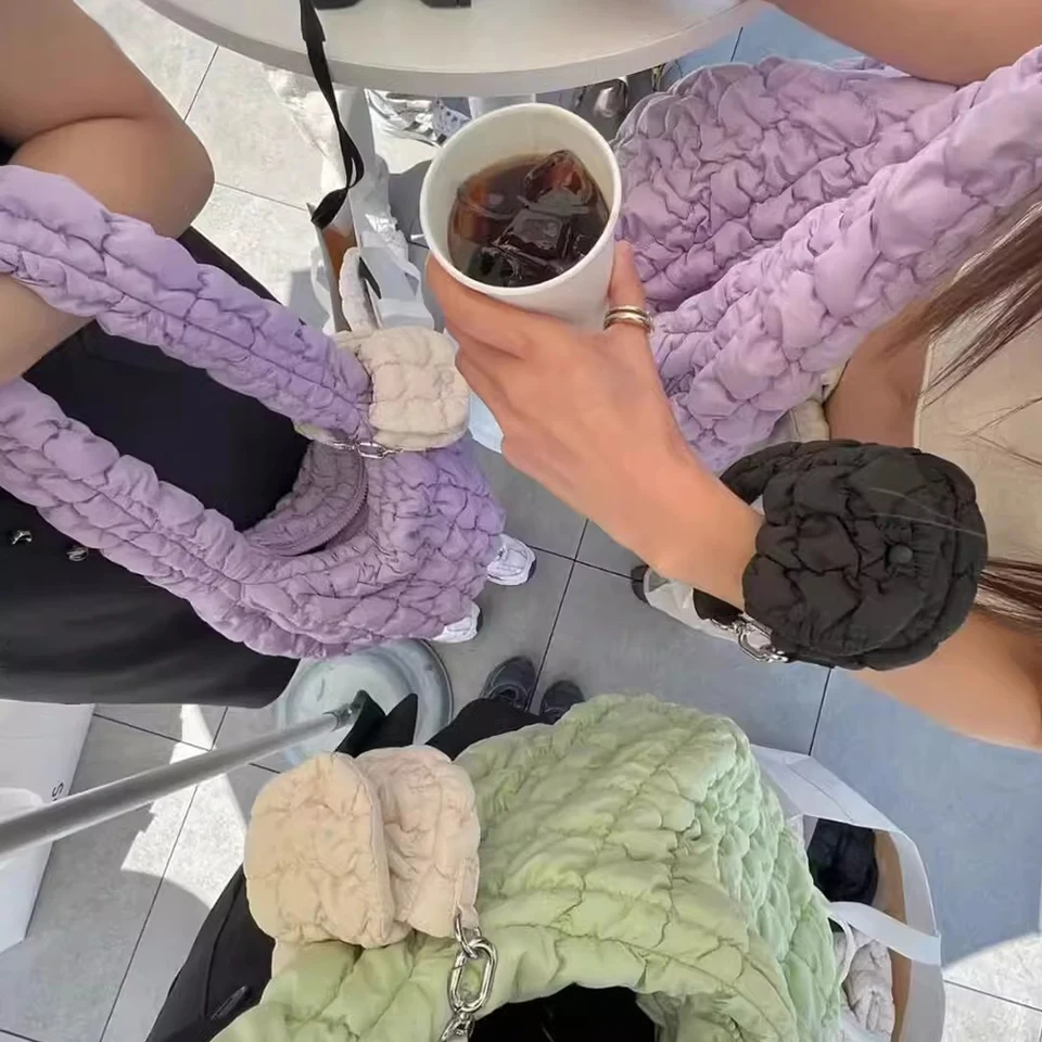 Ženy Mini Cloud vrecko na masívne farebné bavlnené prešívané ramenné vrecko Preaked Ruched Dumpling Bag Bag Bag na dátum nakupovania