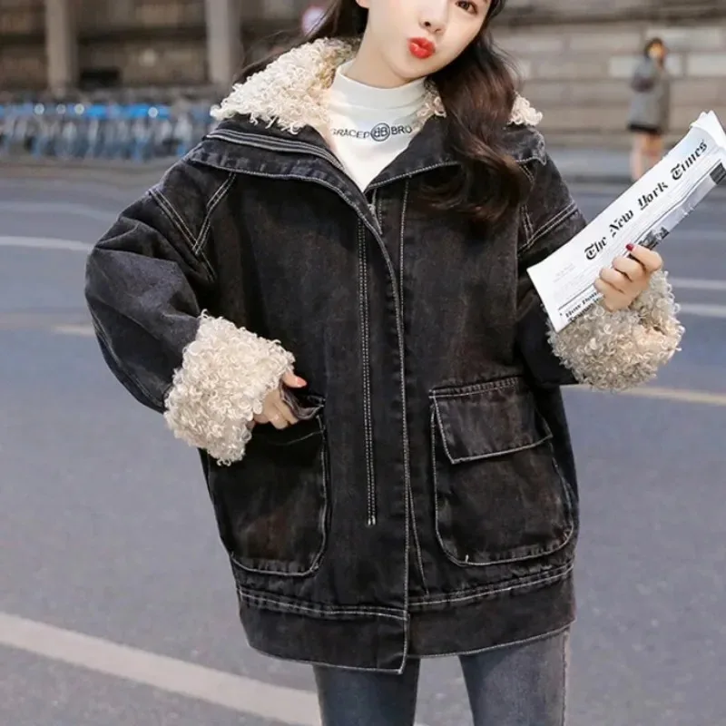 Ženy Nové zimné fleece lemované čierny denimový kabát ženský faux kožušinový golier Jean bunda Ladies hrúbka parka plus veľkosť vetra