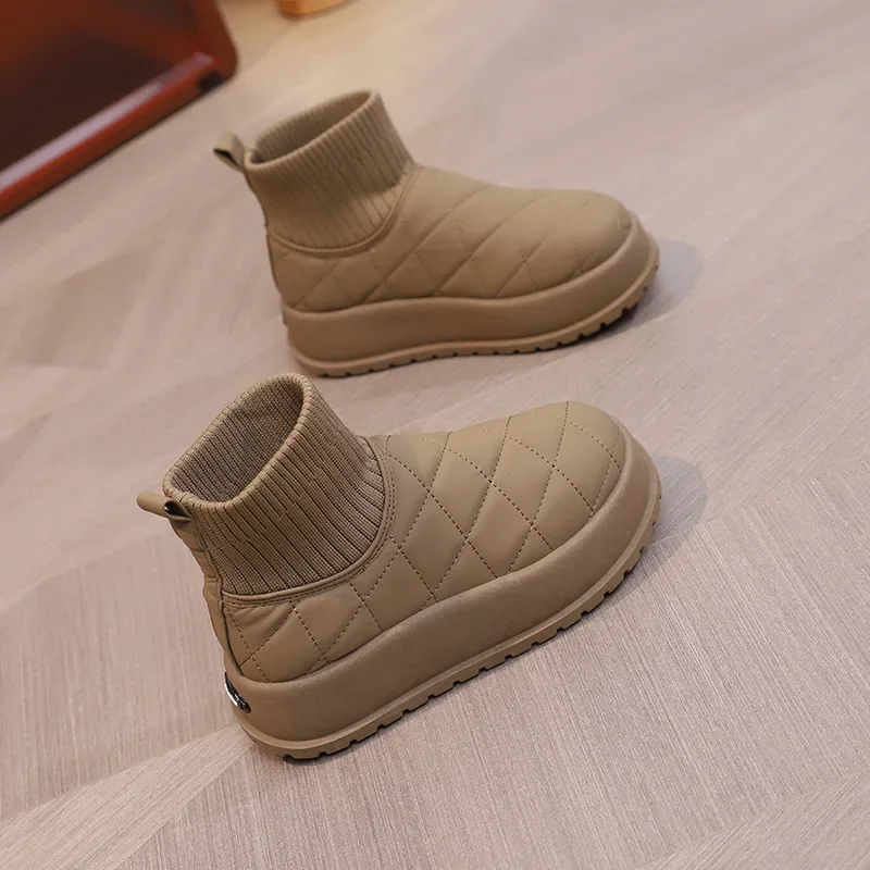 Ženy Snehové topánky zima 2024 Nové zamatové husté teplé bavlnené topánky nepremokavé nekĺzavé snehové bavlnené topánky biele módne topánky Wome Shoes