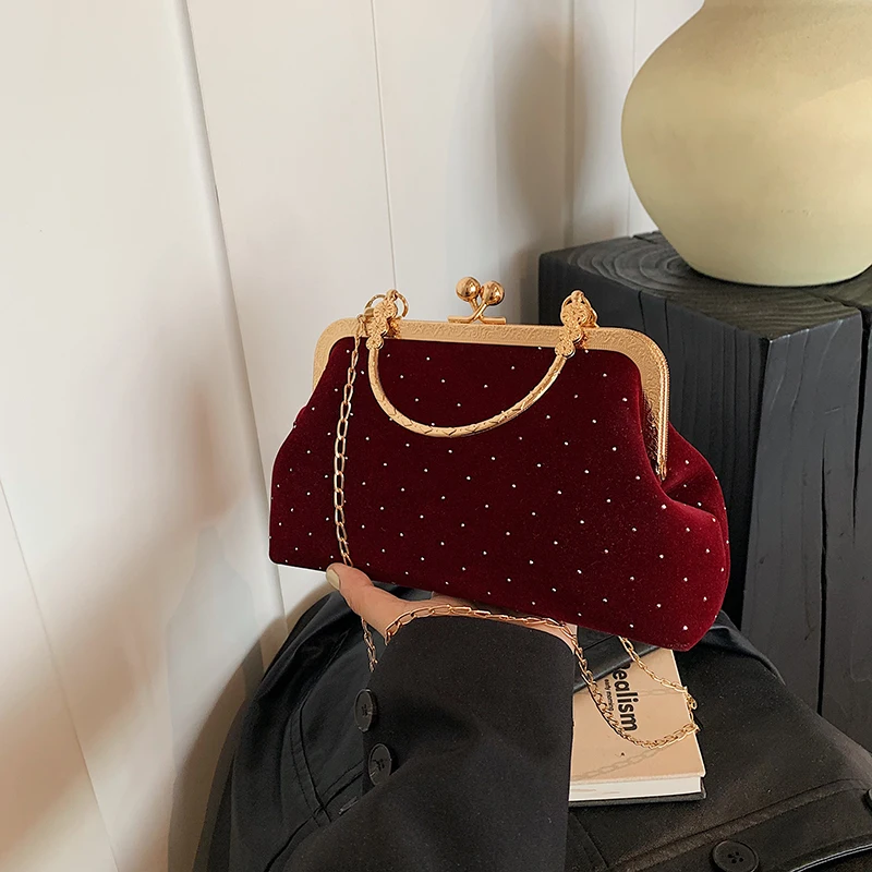 Ženy spojky kabelky Dámy večerné taška Retro zamatové kabelky Party Bag Prom Wed Wedding Bag Female Chain Cross Cross Body Bags