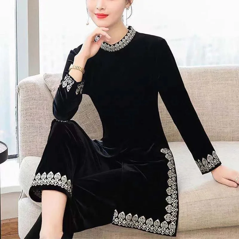 Ženy zlatý zamatový oblek 2024 Spring Fashion Pullover Tops a plné nohavice Dvojdielne set M- 5xl ženské zamatové nohavice set c