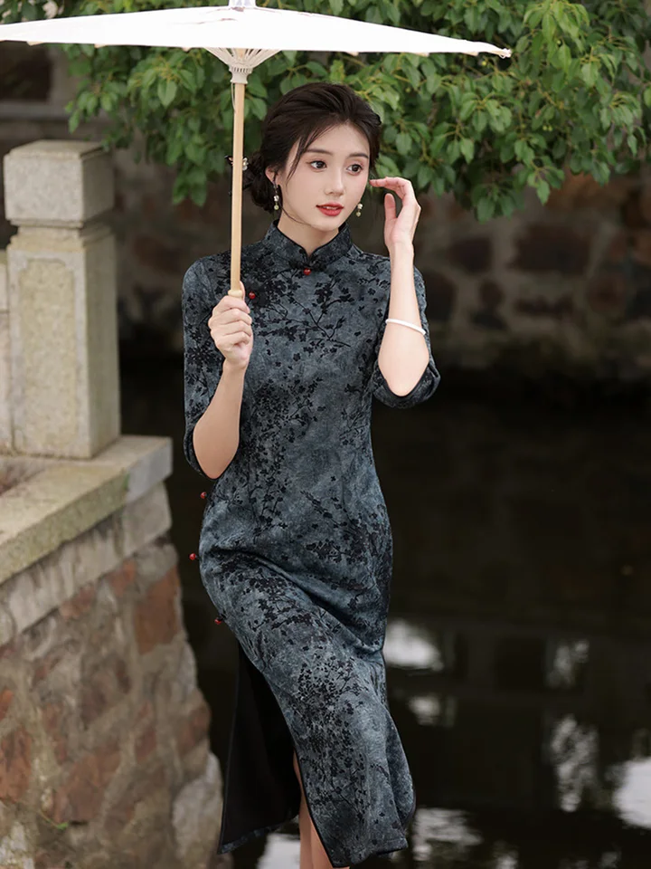 Ženy čierne kvetinové chenille cheongsam plus veľkosť čínskeho štýlu Vintage šaty špičkové kostýmy večierkov Slim s dlhým rukávom qipao